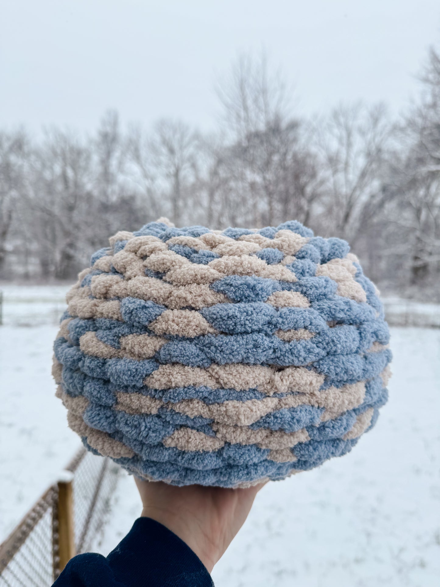 Mystery dual color pouf